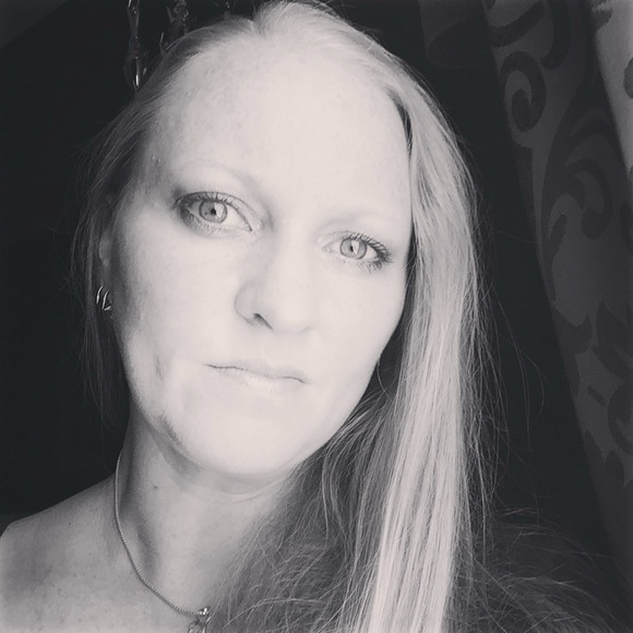 Meet your Posher, Brandi - Picture 2 of 2